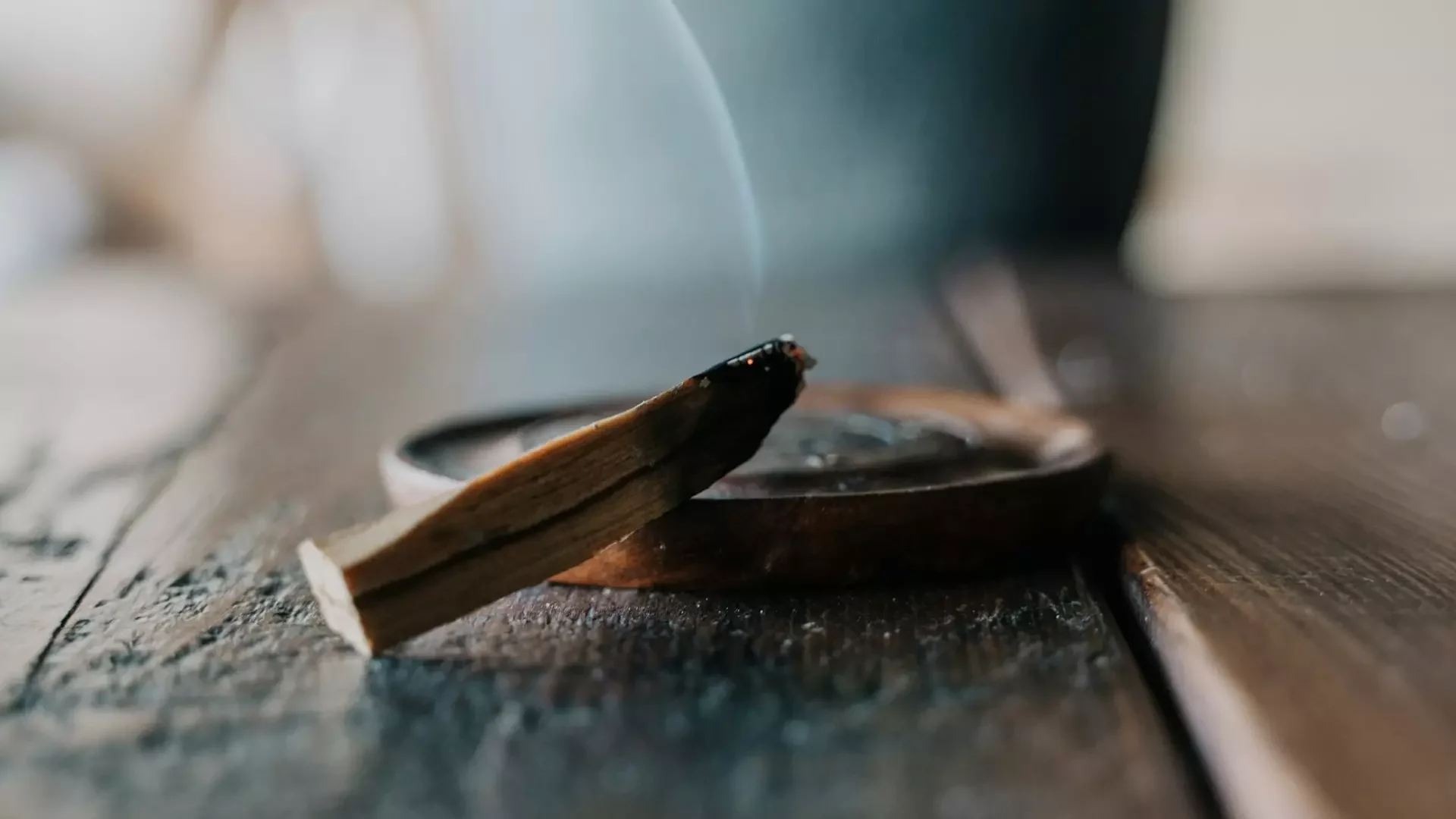 AnyConv.com__chris-rosiak-UzDimV2GzFA-unsplash (1) Räucherwerk Stimmung
